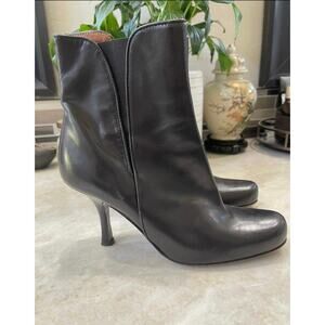 Couture Donald J Pliner heeled booties sz 6m